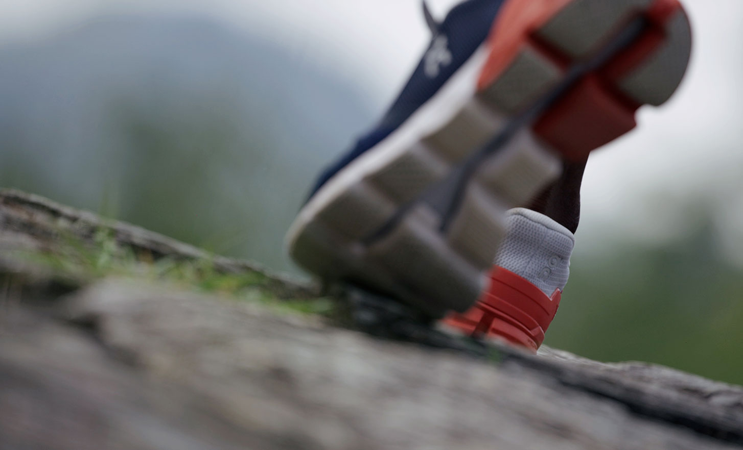 صورة مقربة لأسفل حذاء الركض