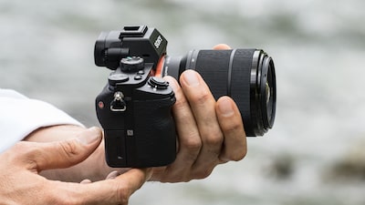 Full-frame camera with 5-axis image stabilization | ILCE-7M2